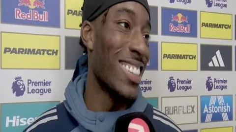 “曼联硬碰曼城！姆伯莫与齐尔克泽携手，B费与卡塞米罗领衔巅峰对决！”